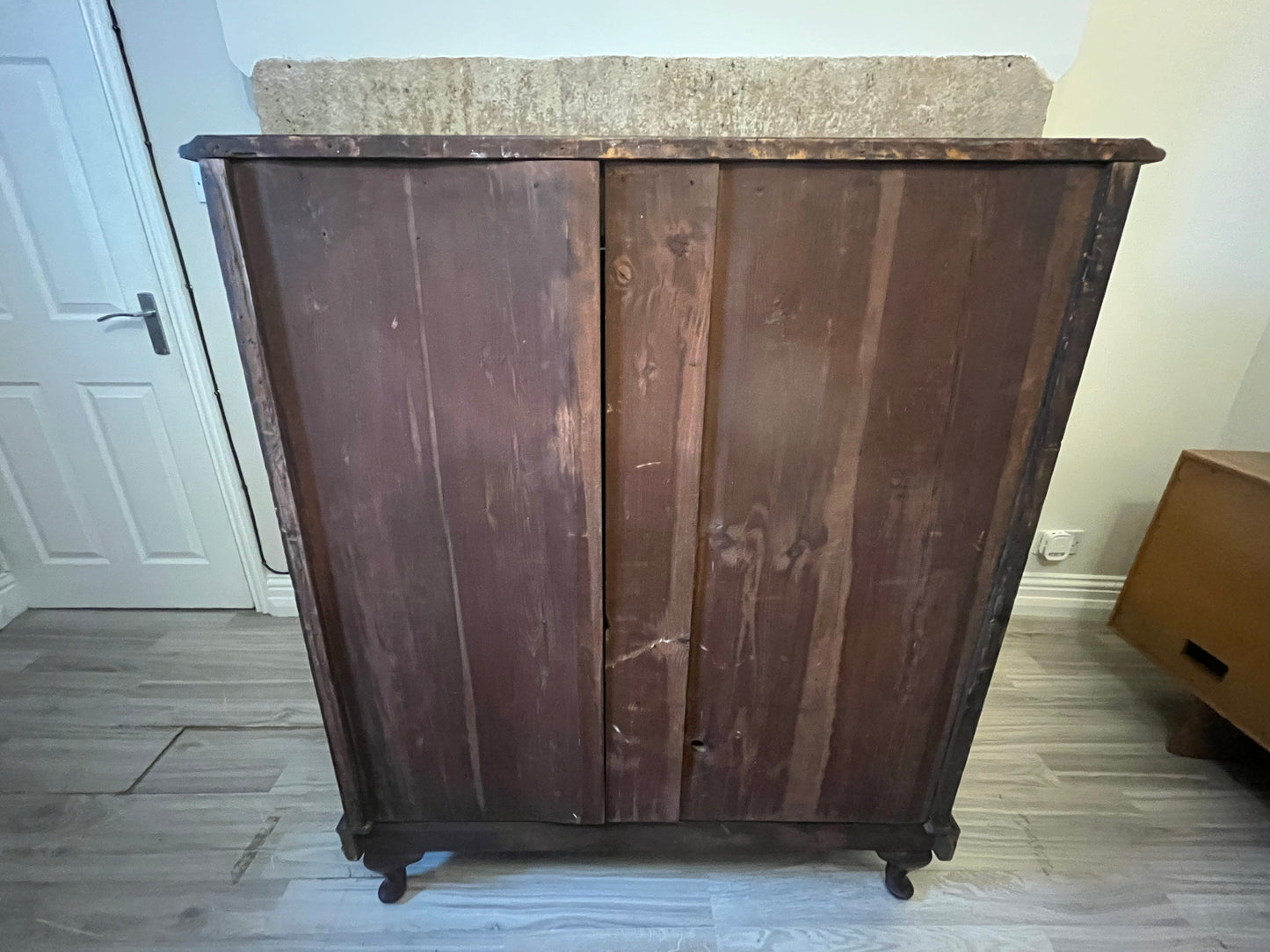 Antique Bow Front Chest of Drawers – Mahogany Veneer with Brass Handles (c.1890–1910)