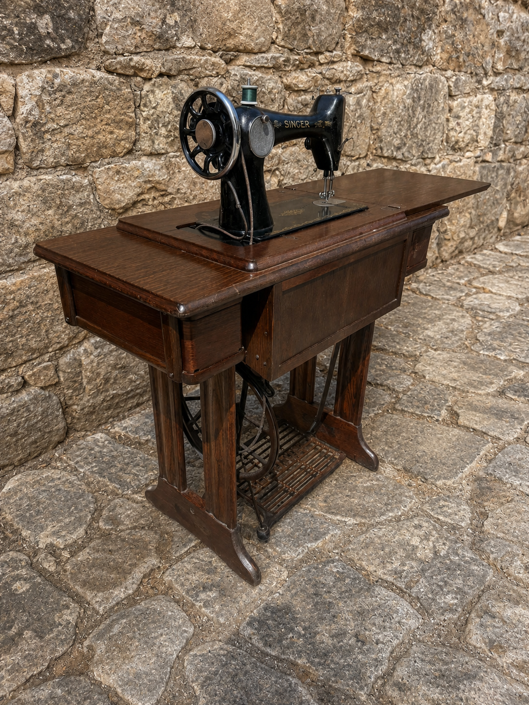 Antique Singer Treadle Sewing Machine in Original Oak Cabinet c.1925–1938