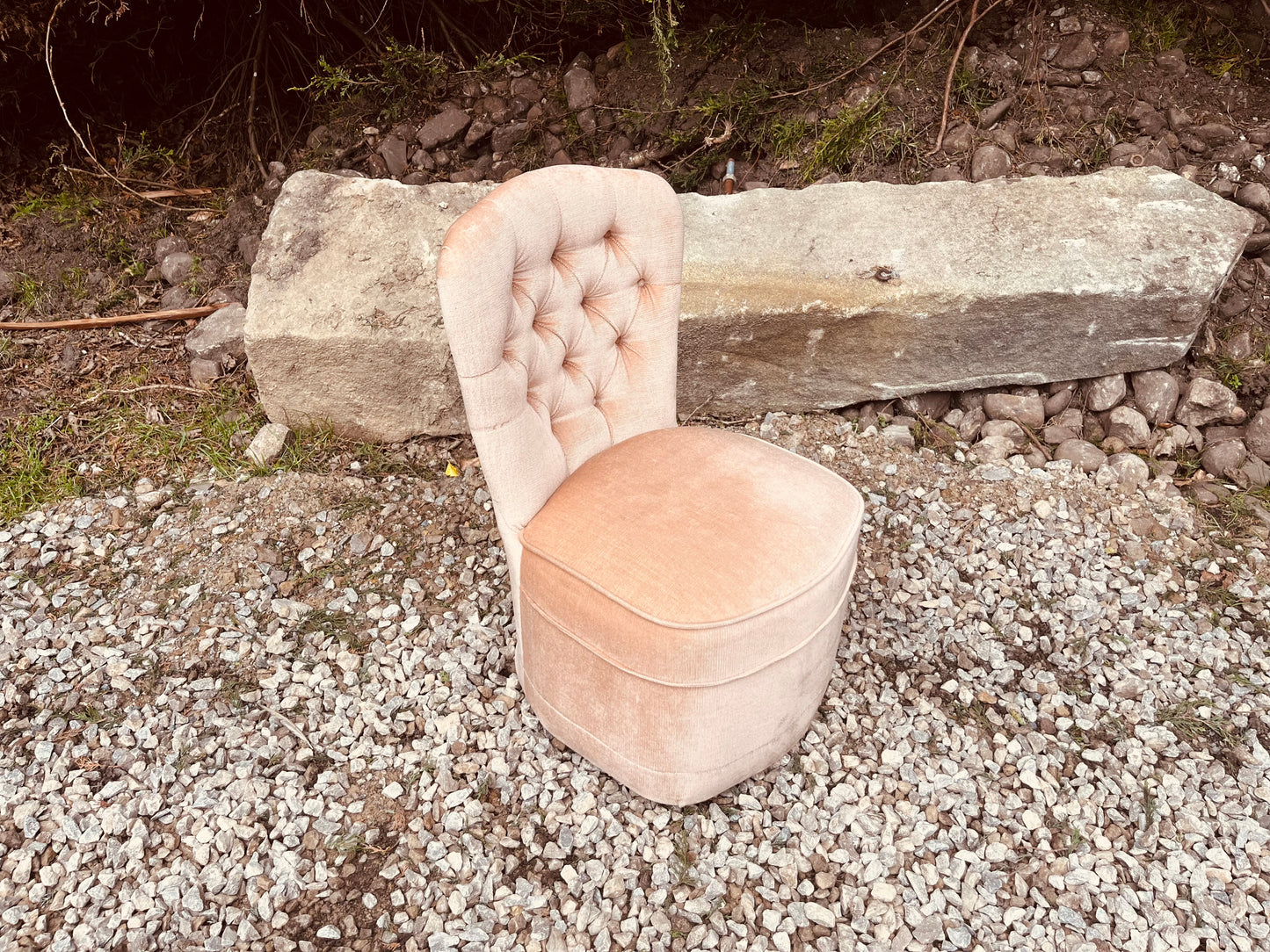 Vintage Peach Velvet Boudoir Chair – Button Back Dressing Table Chair