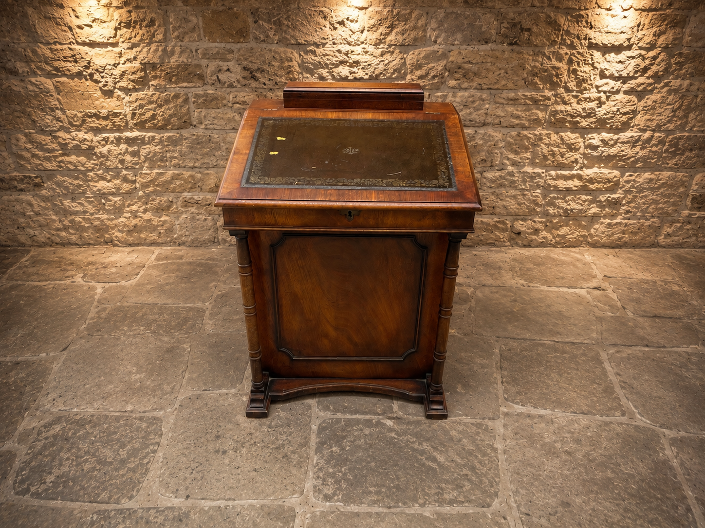 Antique Davenport Writing Desk – Circa 1880–1910 – Leather Top & Fitted Interior
