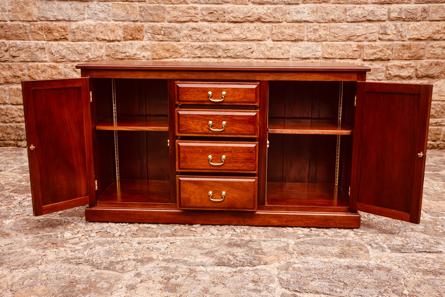 Georgian Style Mahogany Sideboard – Classic Storage Cabinet with Drawers & Cupboards