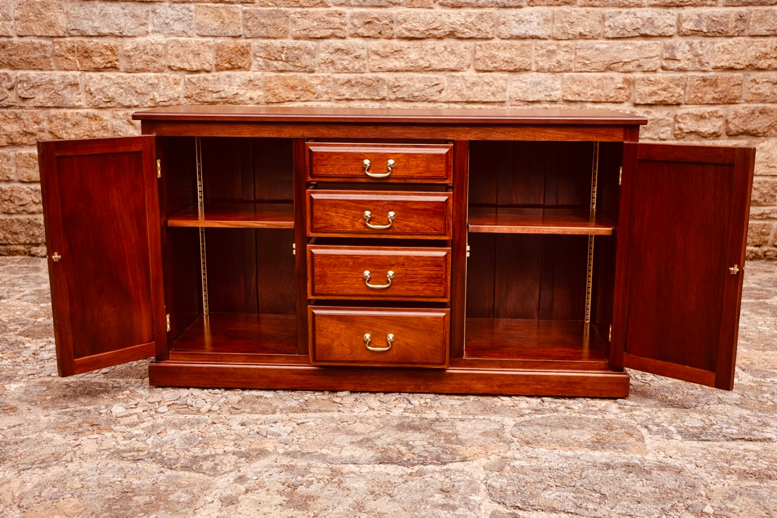 Georgian Style Mahogany Sideboard – Classic Storage Cabinet with Drawers & Cupboards