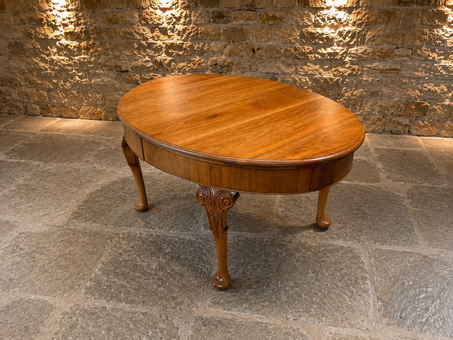 Large Georgian Style Yew Extending Dining Table | Oval Dining Table | Seats 6–8