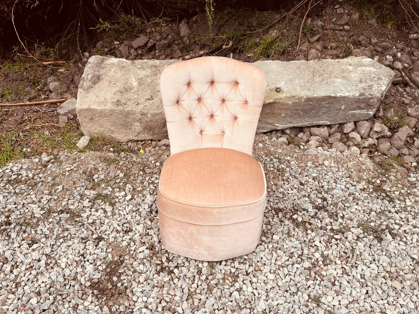 Vintage Peach Velvet Boudoir Chair – Button Back Dressing Table Chair