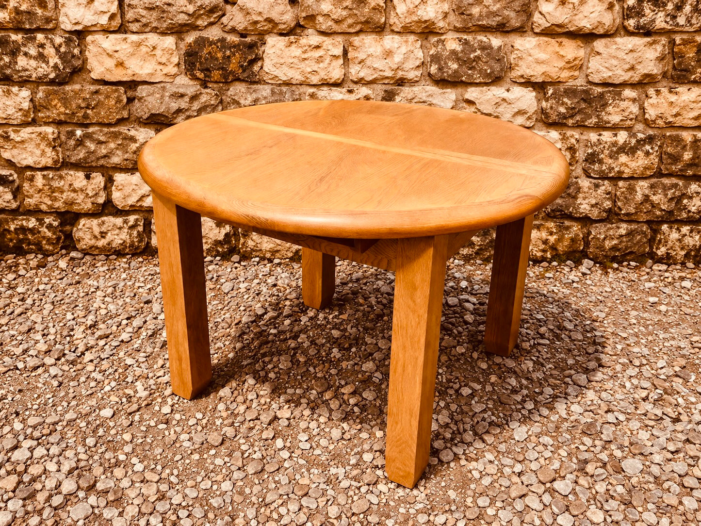 Solid Oak Extending Round Dining Table – Rustic Farmhouse 4–6 Seater