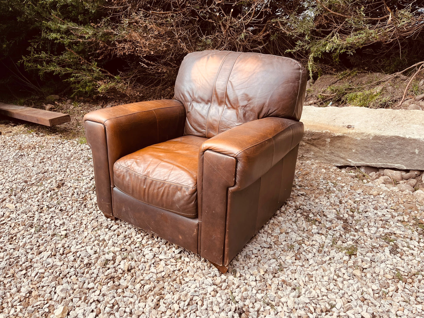 Vintage Brown Leather Club Armchair – Classic Deep Seat Leather Lounge Chair
