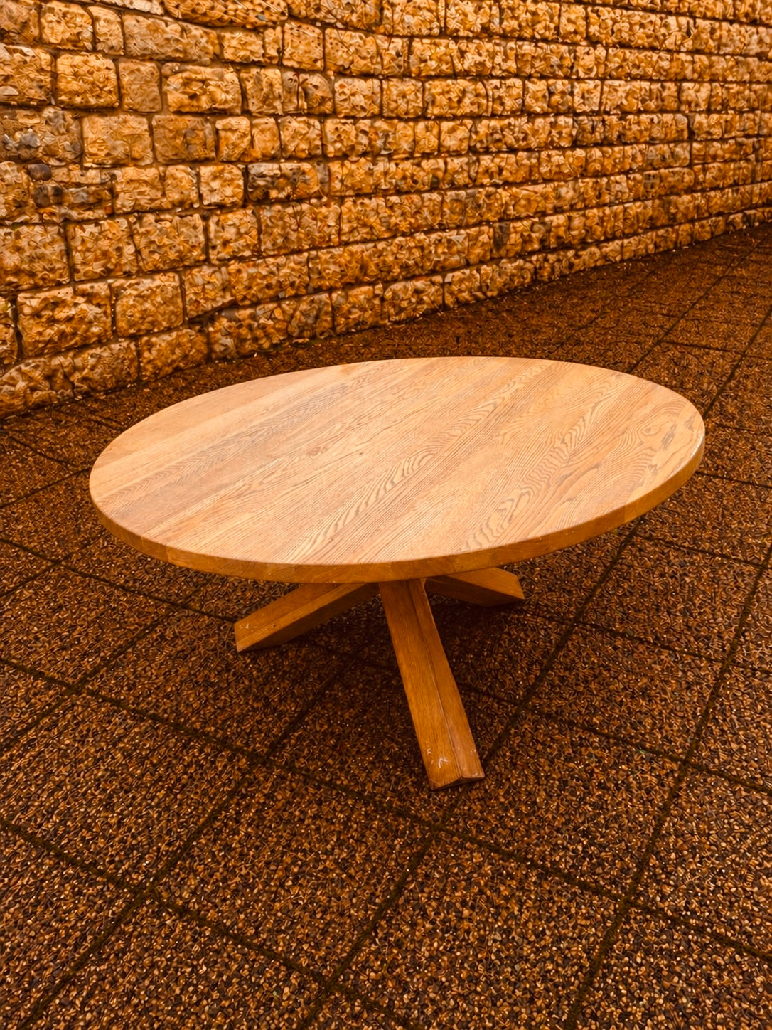Mid Century Elm Oval Dining Table – Ercol Style Pedestal, 1970s Vintage