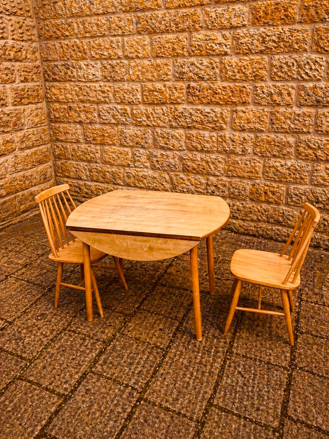 Mid Century Drop Leaf Dining Table & Chairs Set – Ercol Style Elm, 1960s Vintage