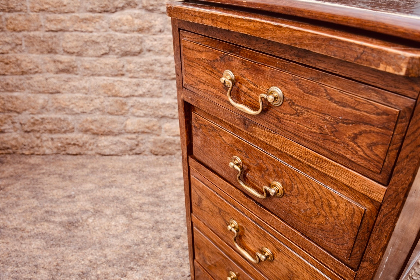 Antique Oak Pedestal Desk with 9 Drawers, Early 20th Century