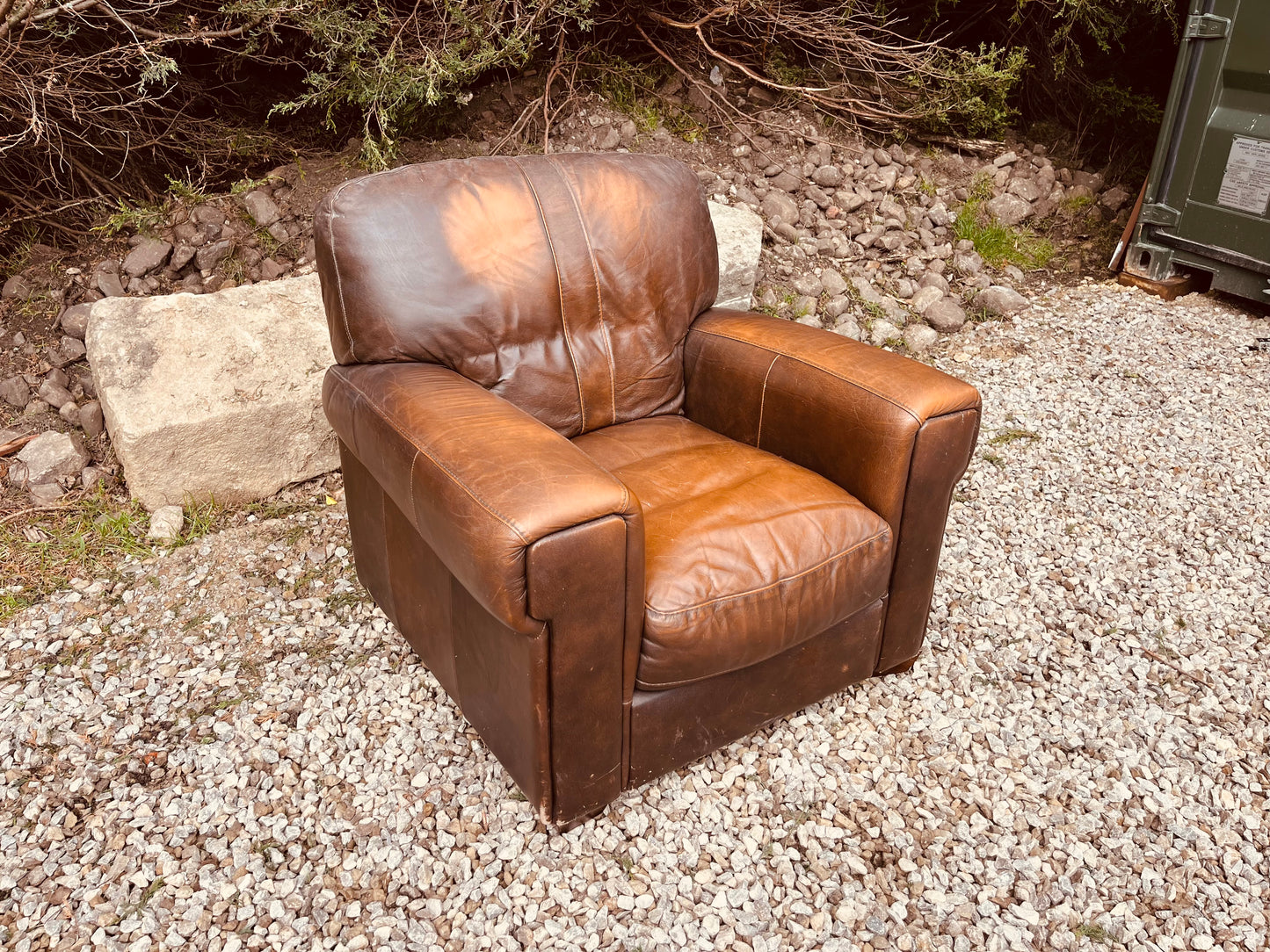 Vintage Brown Leather Club Armchair – Classic Deep Seat Leather Lounge Chair