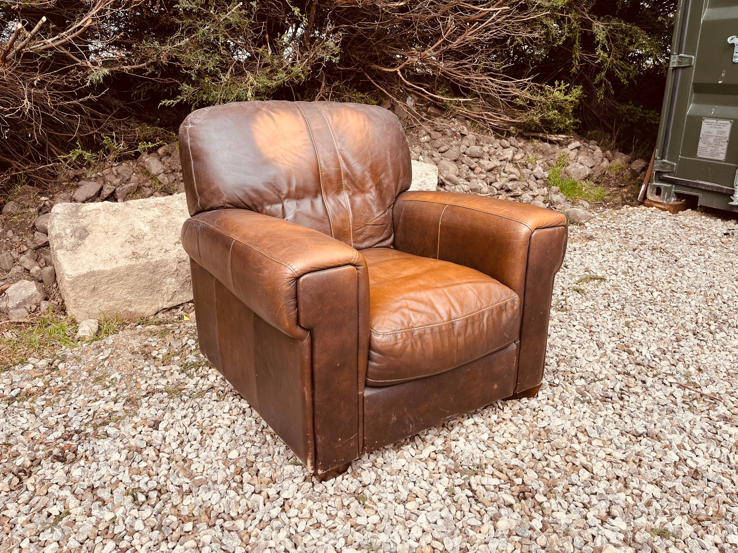 Vintage Brown Leather Club Armchair – Classic Deep Seat Leather Lounge Chair