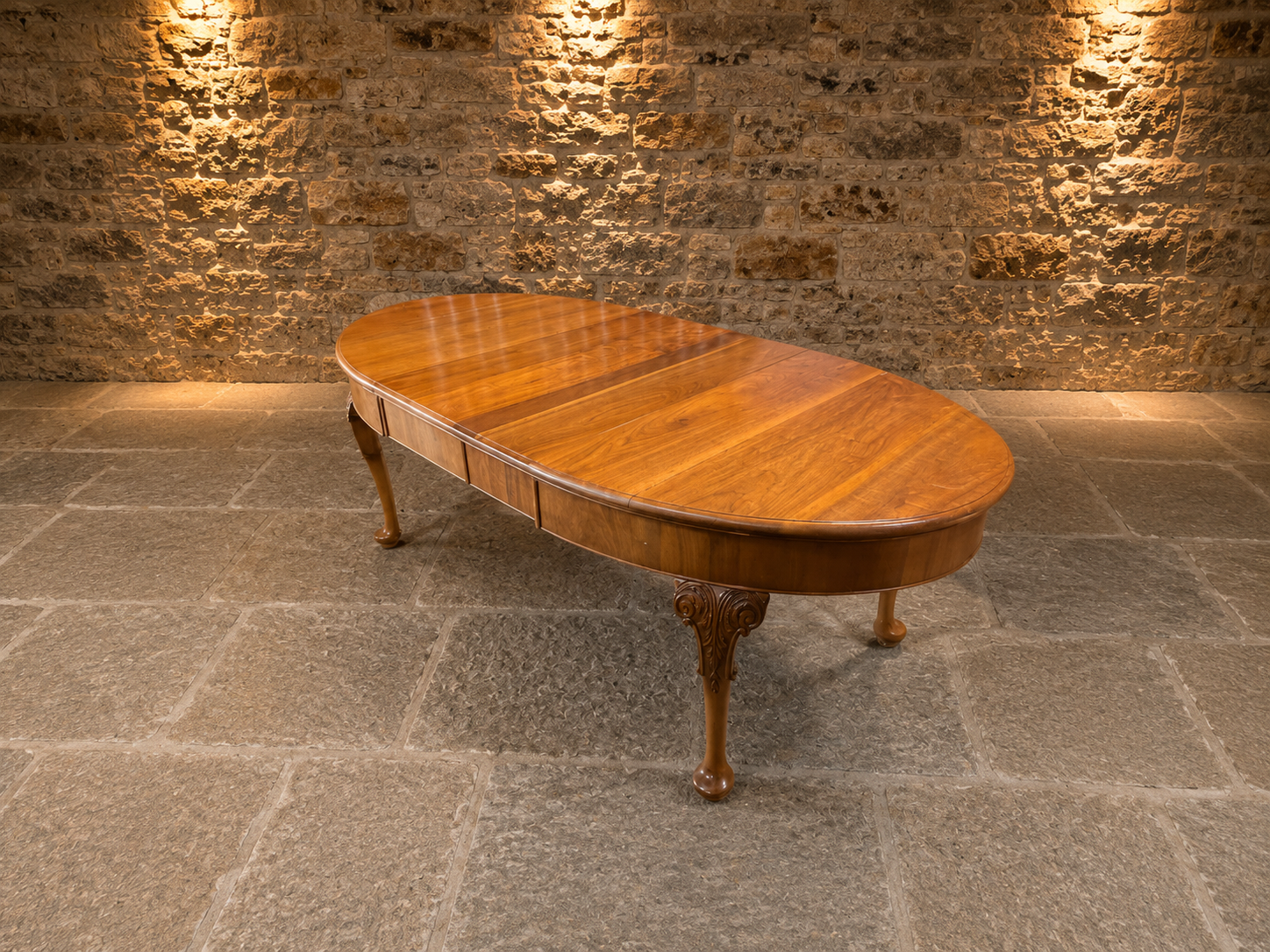 Large Georgian Style Yew Extending Dining Table | Oval Dining Table | Seats 6–8