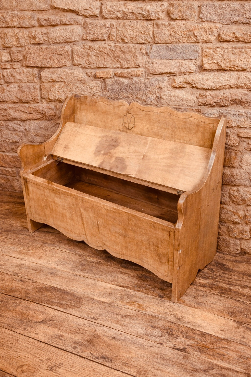 Vintage Pine Settle Bench with Storage / Rustic Blanket Box Seat
