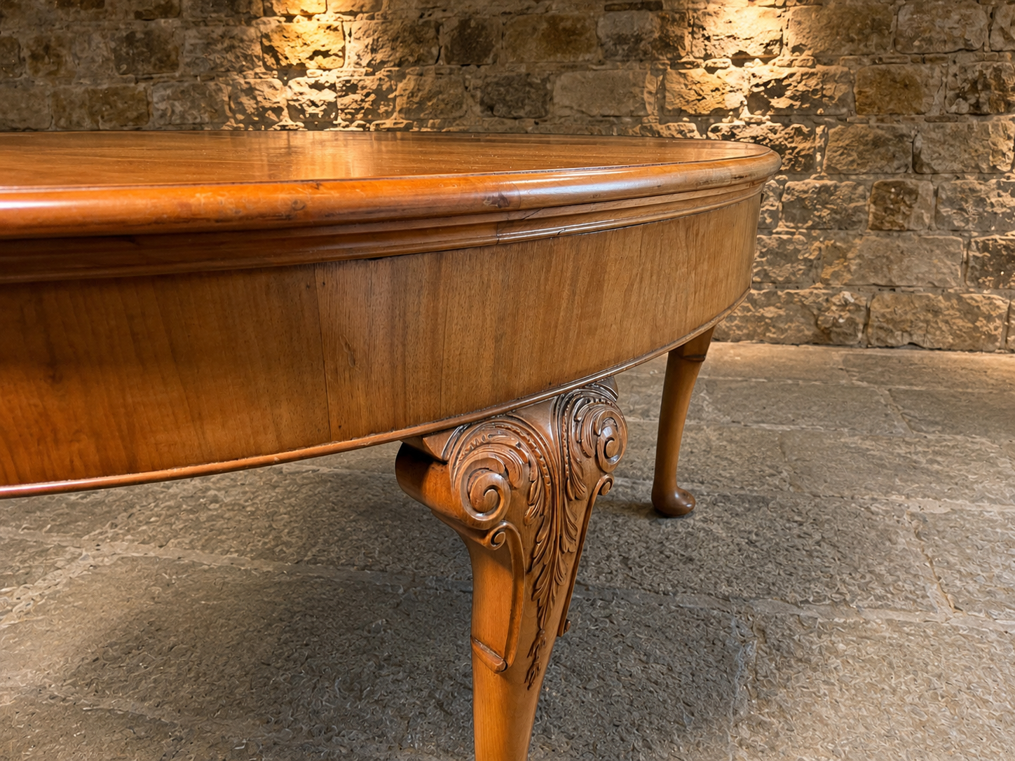 Large Georgian Style Yew Extending Dining Table | Oval Dining Table | Seats 6–8