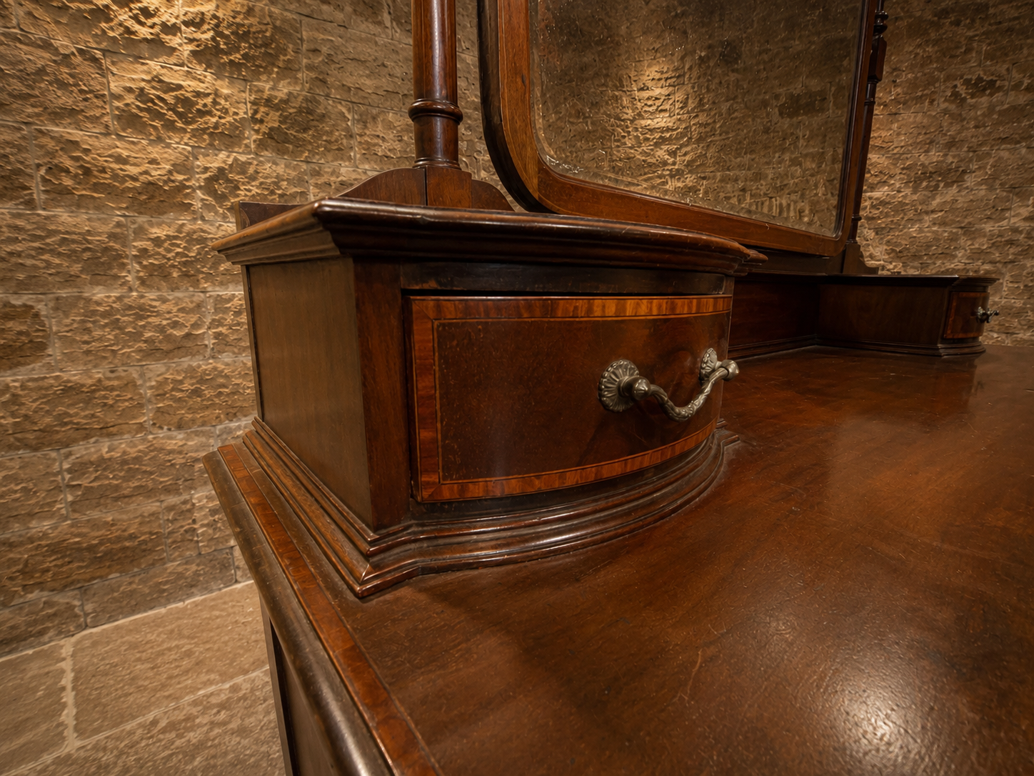 Edwardian Mahogany Dressing Table with Swing Mirror – Circa 1905