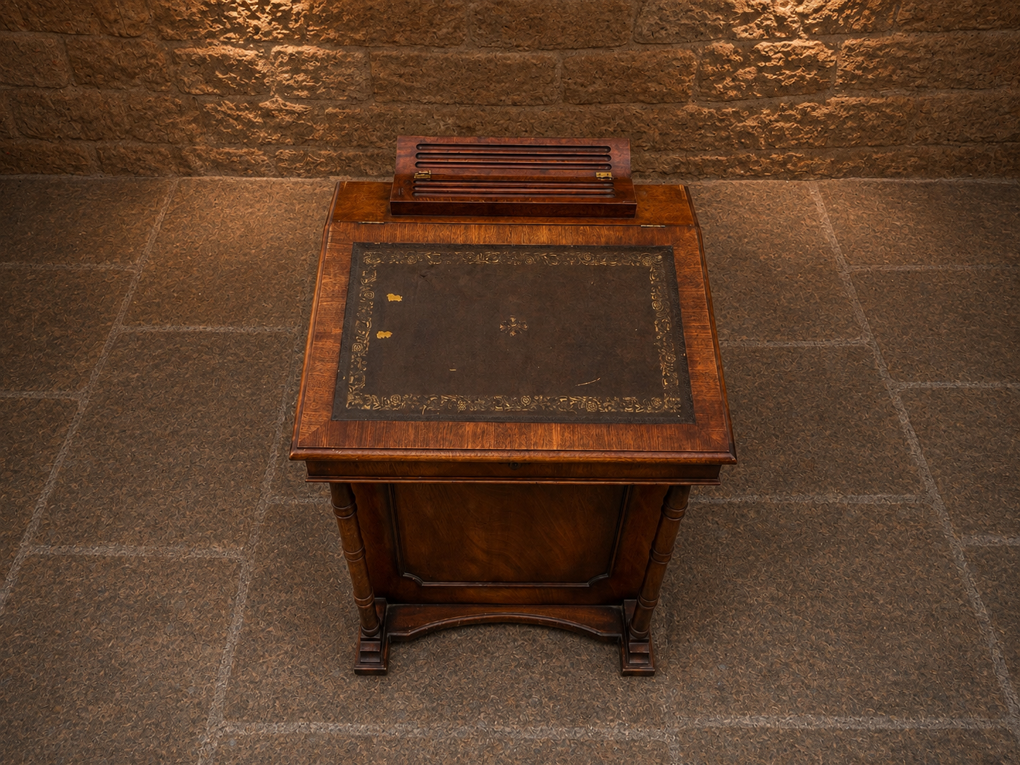 Antique Davenport Writing Desk – Circa 1880–1910 – Leather Top & Fitted Interior