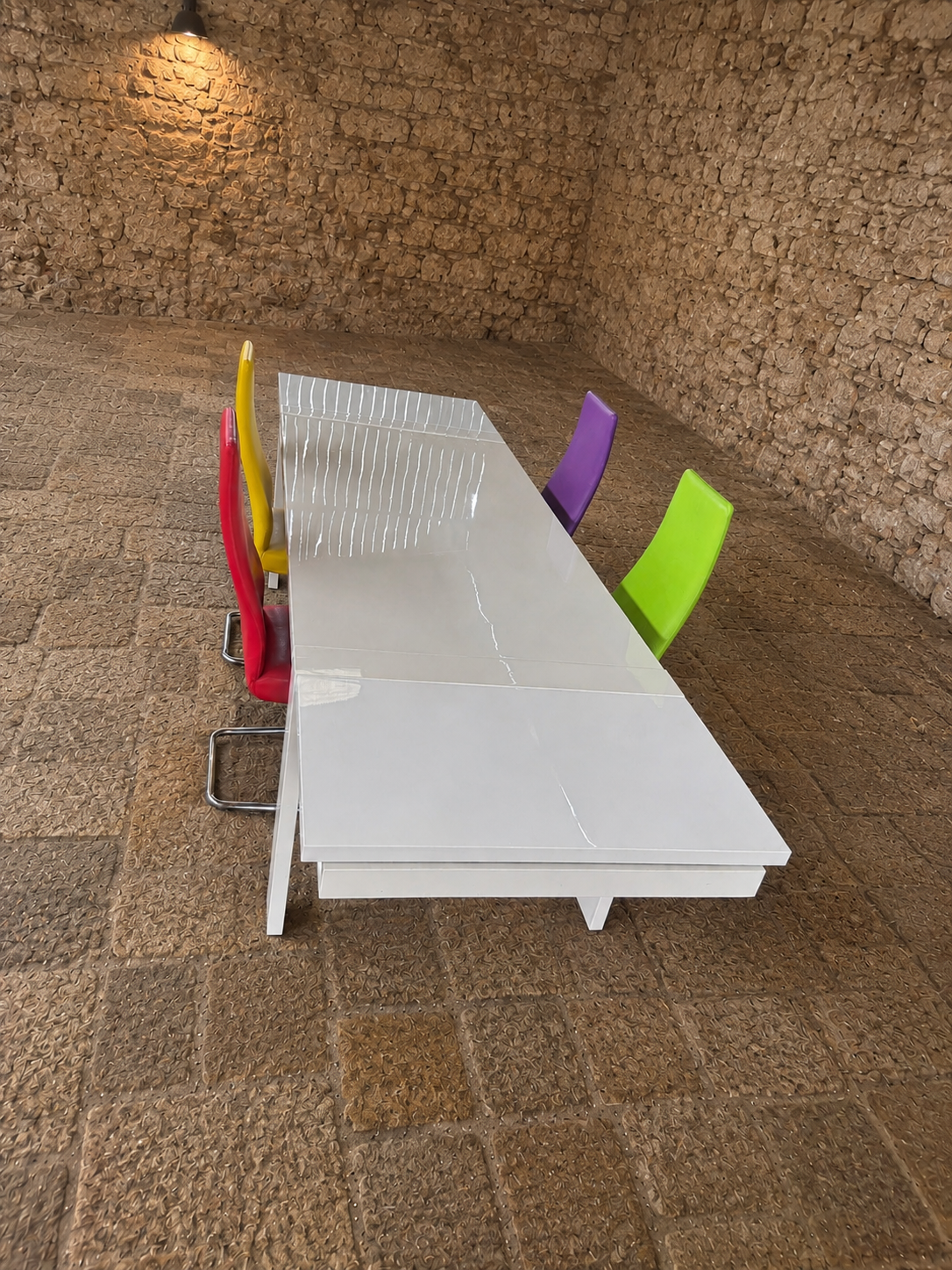 Modern High Gloss Extending Dining Table & Colour Cantilever Chair Set