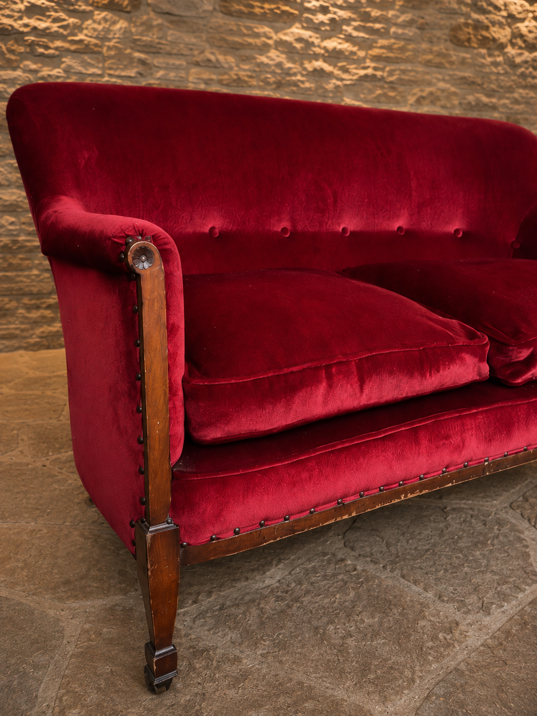 Antique Edwardian Red Velvet Two-Seater Settee – c.1890–1910