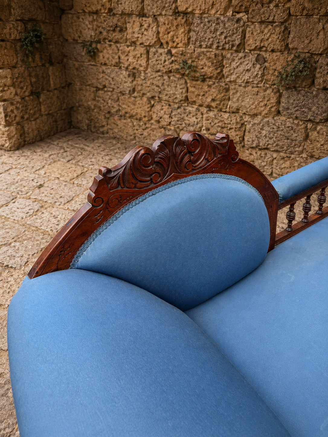 Antique Victorian Walnut Chaise Longue | Carved Walnut Daybed | Victorian Fainting Couch | Upholstered Statement Seating