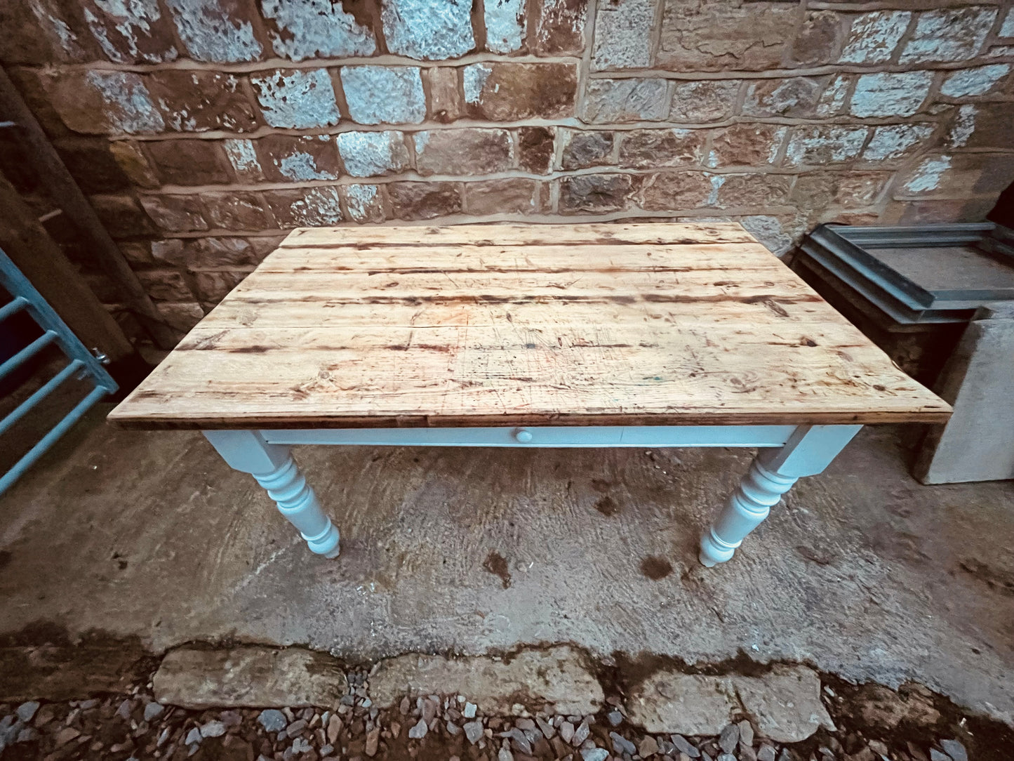 Vintage Farmhouse Dining Table – Rustic Reclaimed Top, White Painted Legs