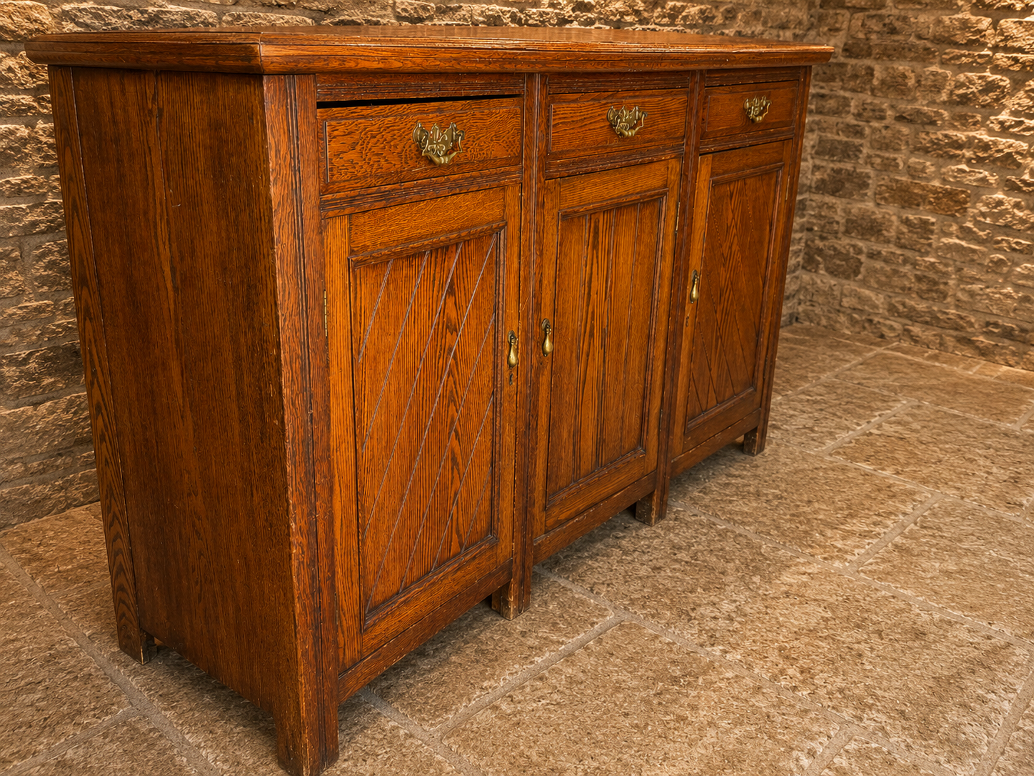 Antique Oak Three-Door Sideboard – Late Victorian / Edwardian, Circa 1900