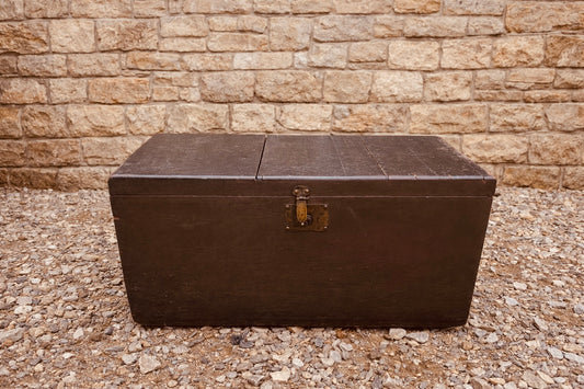 Vintage Wooden Storage Trunk Coffee Table with Internal Tray