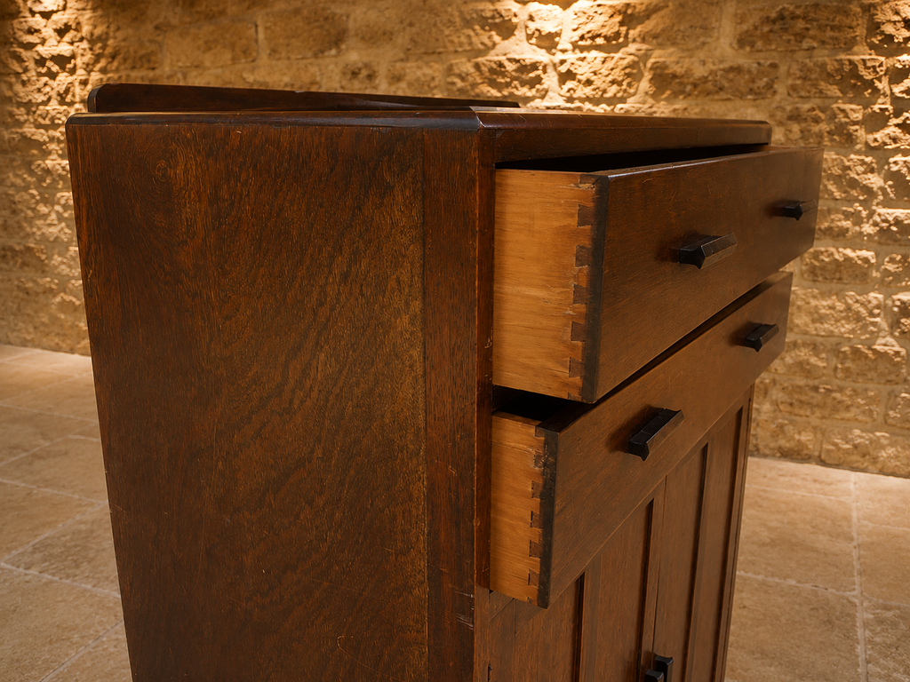 Antique Arts & Crafts Oak Cabinet – c.1910–1930