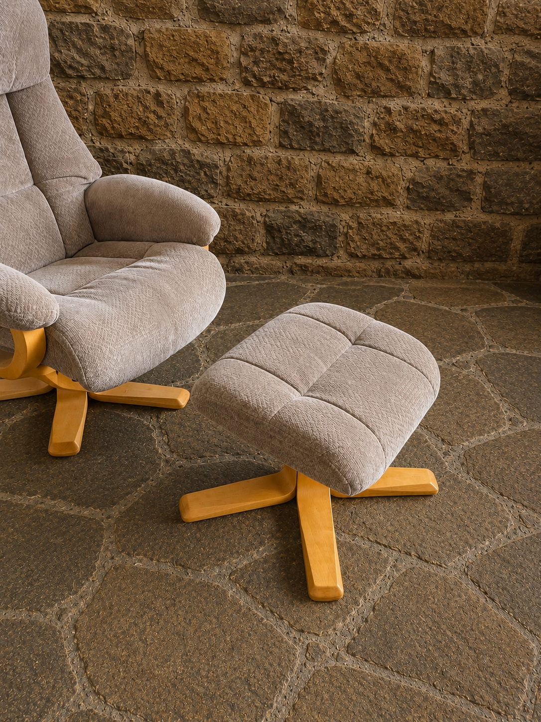 Scandinavian Reclining Lounge Chair & Footstool – Bentwood Nordic Armchair
