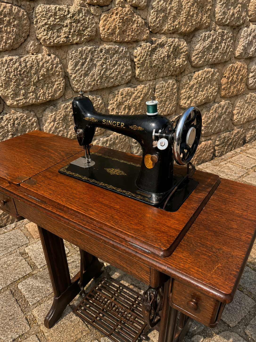 Antique Singer Treadle Sewing Machine in Original Oak Cabinet c.1925–1938
