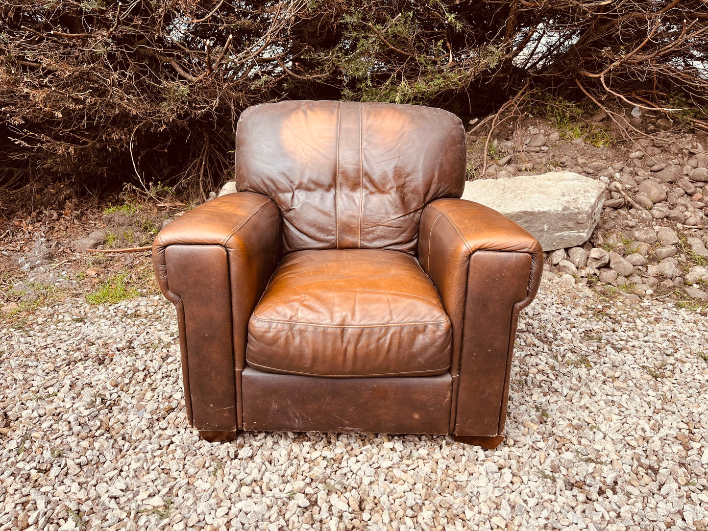Vintage Brown Leather Club Armchair – Classic Deep Seat Leather Lounge Chair