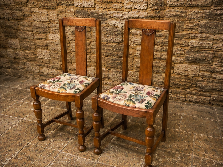Pair of Vintage Arts & Crafts Oak Dining Chairs – 1920s Rustic English Side Chairs