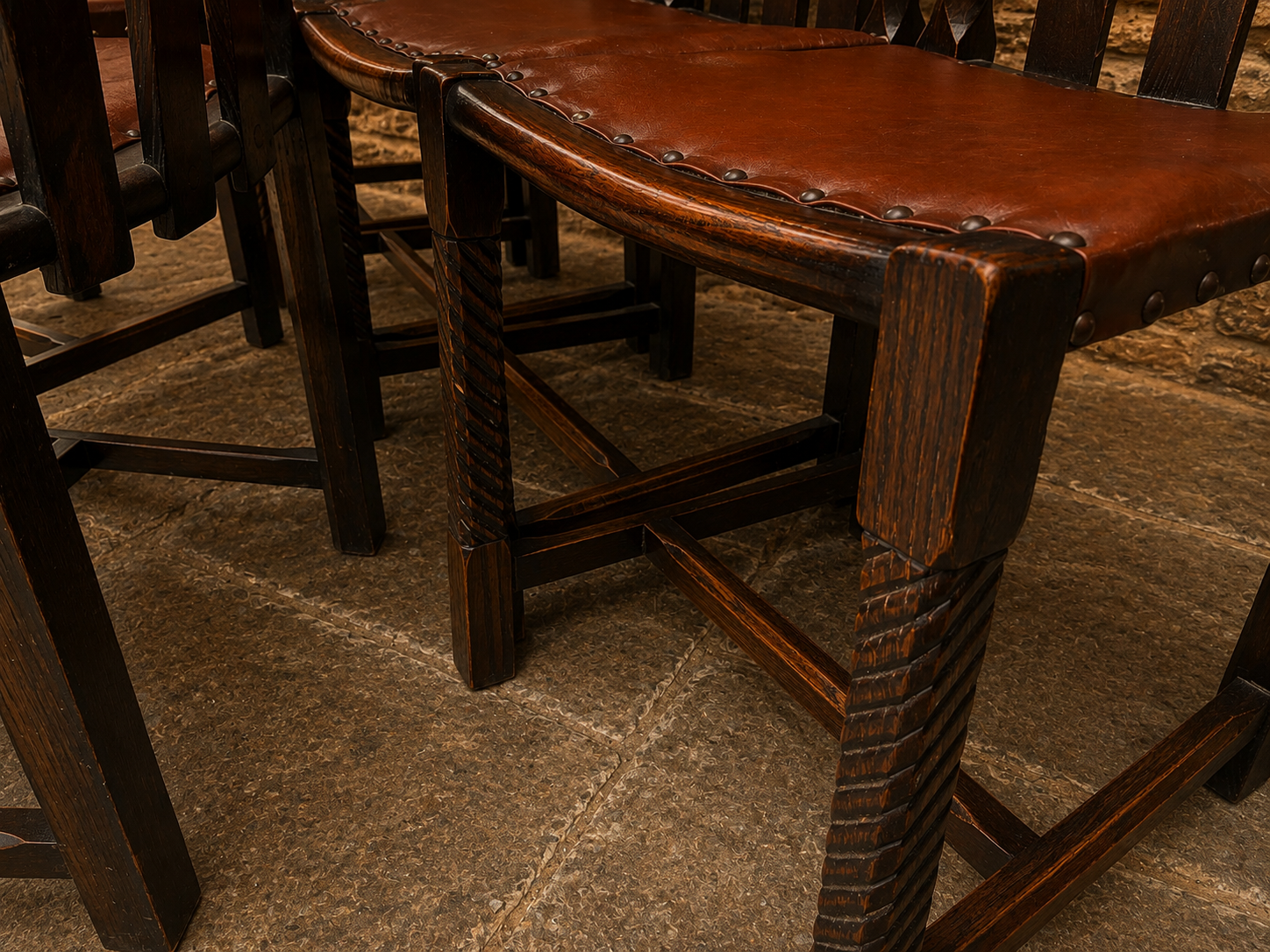 Antique Arts & Crafts Oak Dining Chairs – Set of 6 with Leather Seats & 2 Carvers – c.1890–1910