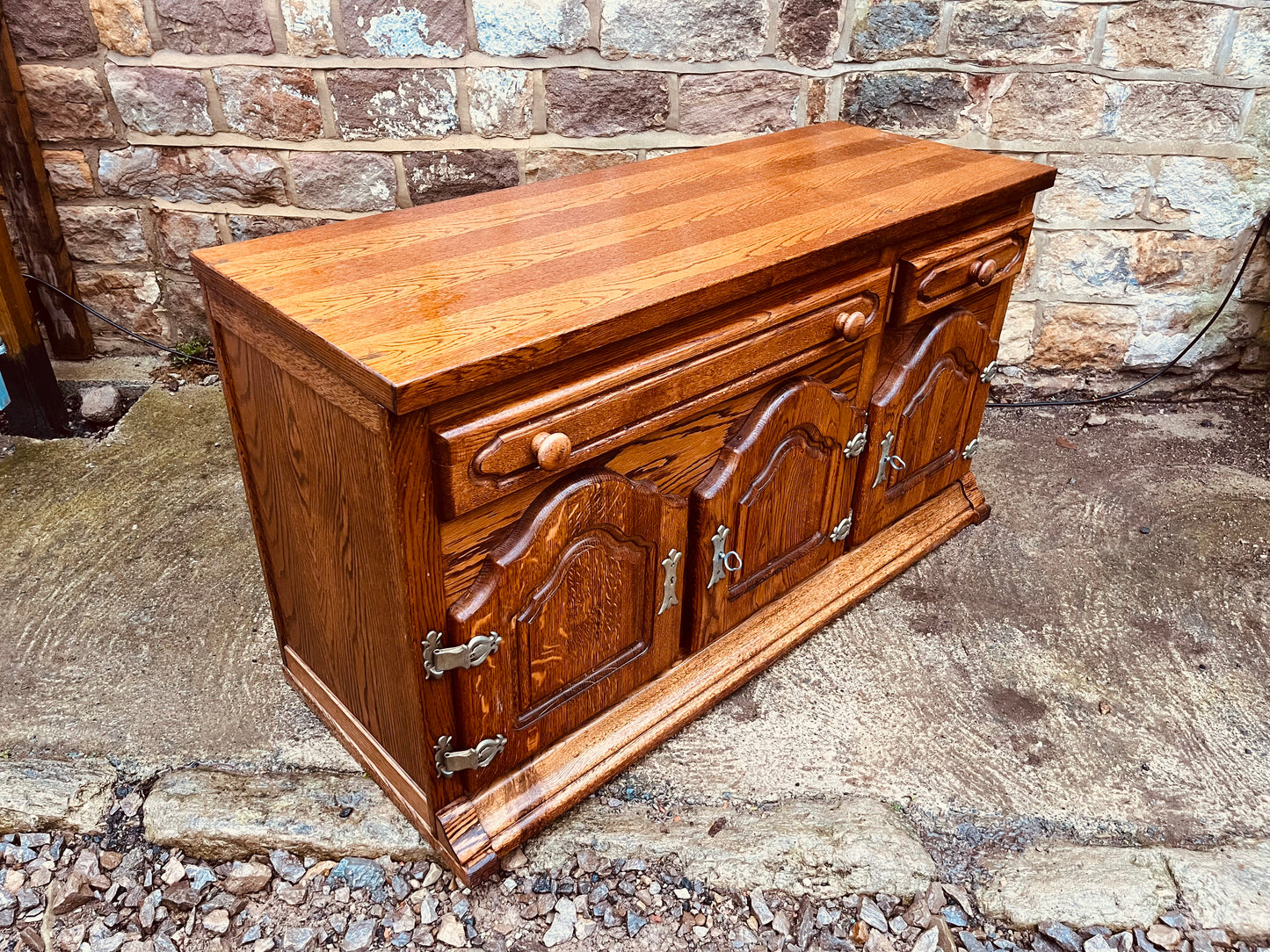 Solid Oak Country Sideboard – 2 Drawer 4 Door Rustic Farmhouse Storage Unit