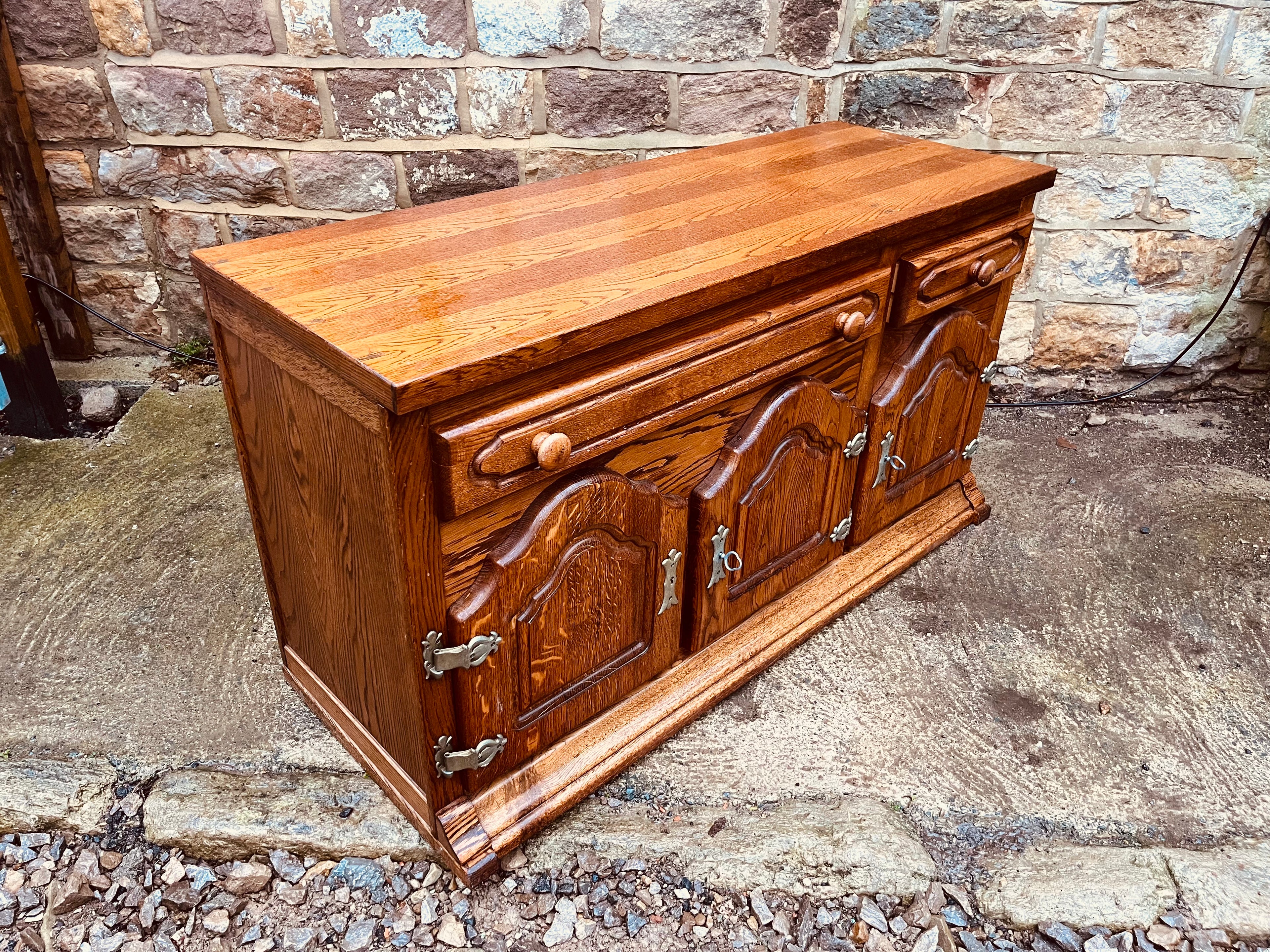 Solid Oak Country Sideboard – 2 Drawer 4 Door Rustic Farmhouse Storage Unit