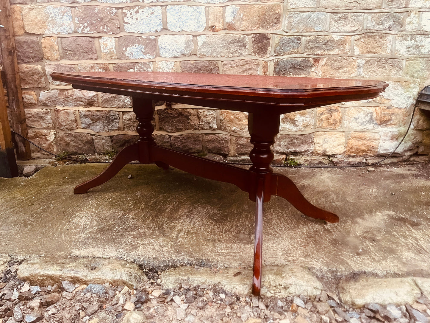 Vintage Mahogany Extending Dining Table – Twin Pedestal – Seats 6–8 – Classic Curved Edge