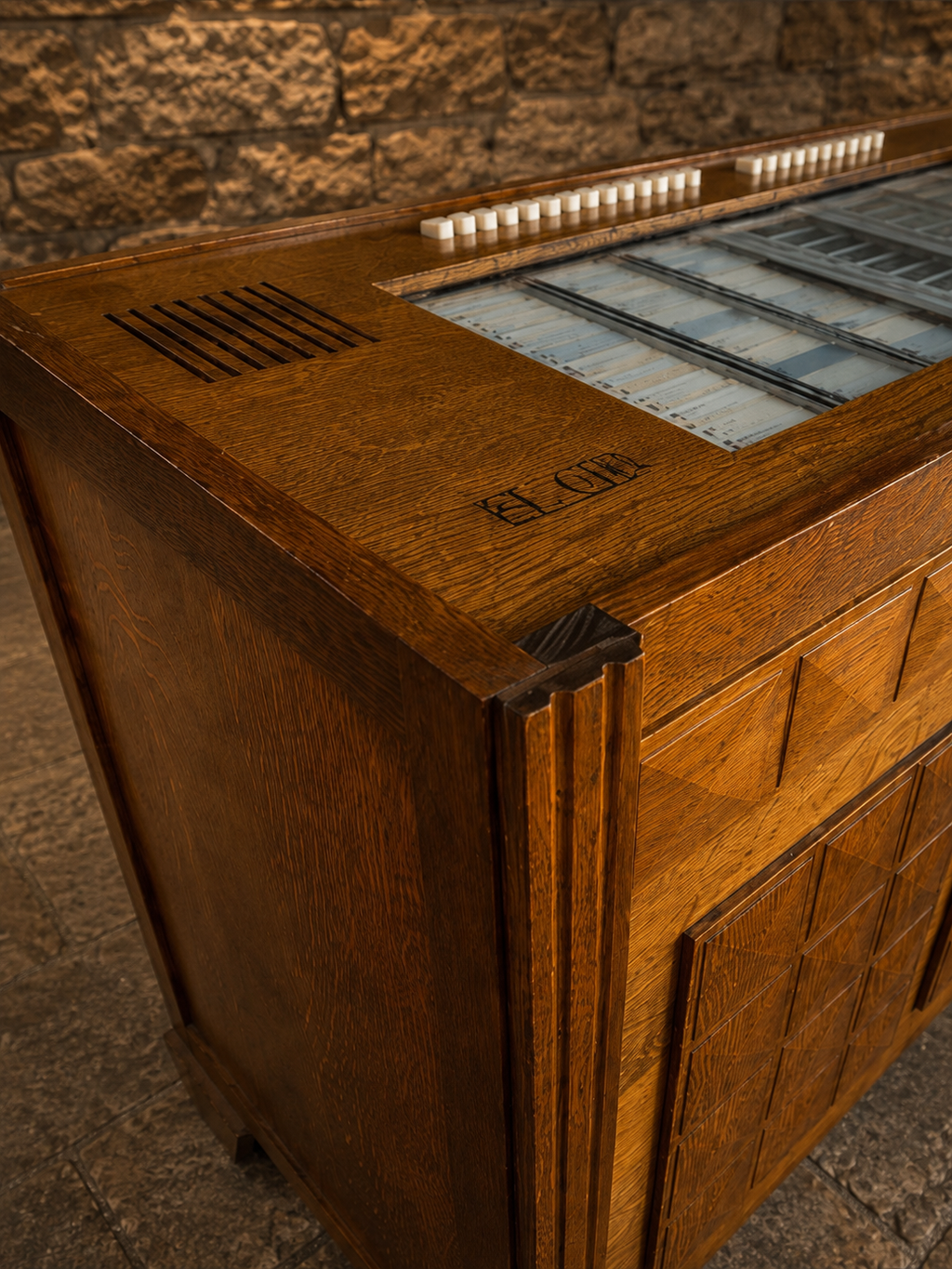 Vintage Art Deco Oak Coin-Operated Jukebox Music Cabinet – c.1930s