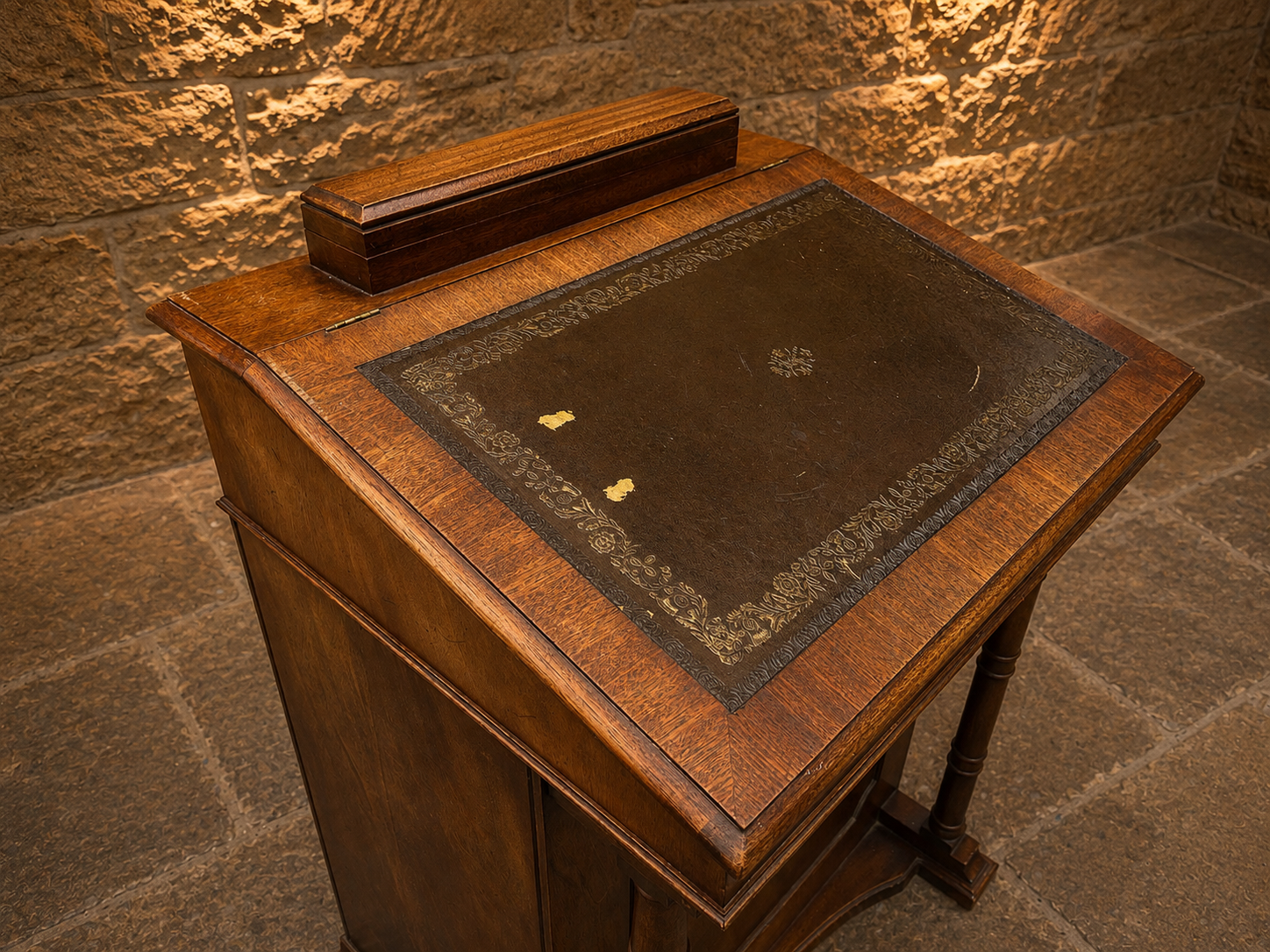 Antique Davenport Writing Desk – Circa 1880–1910 – Leather Top & Fitted Interior