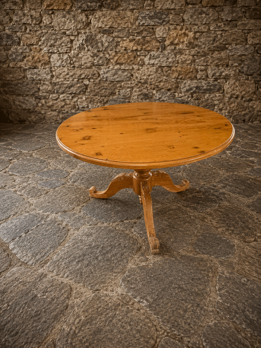 Victorian Tilt-Top Pedestal Dining Table | Antique Round Farmhouse Table c.1880–1910