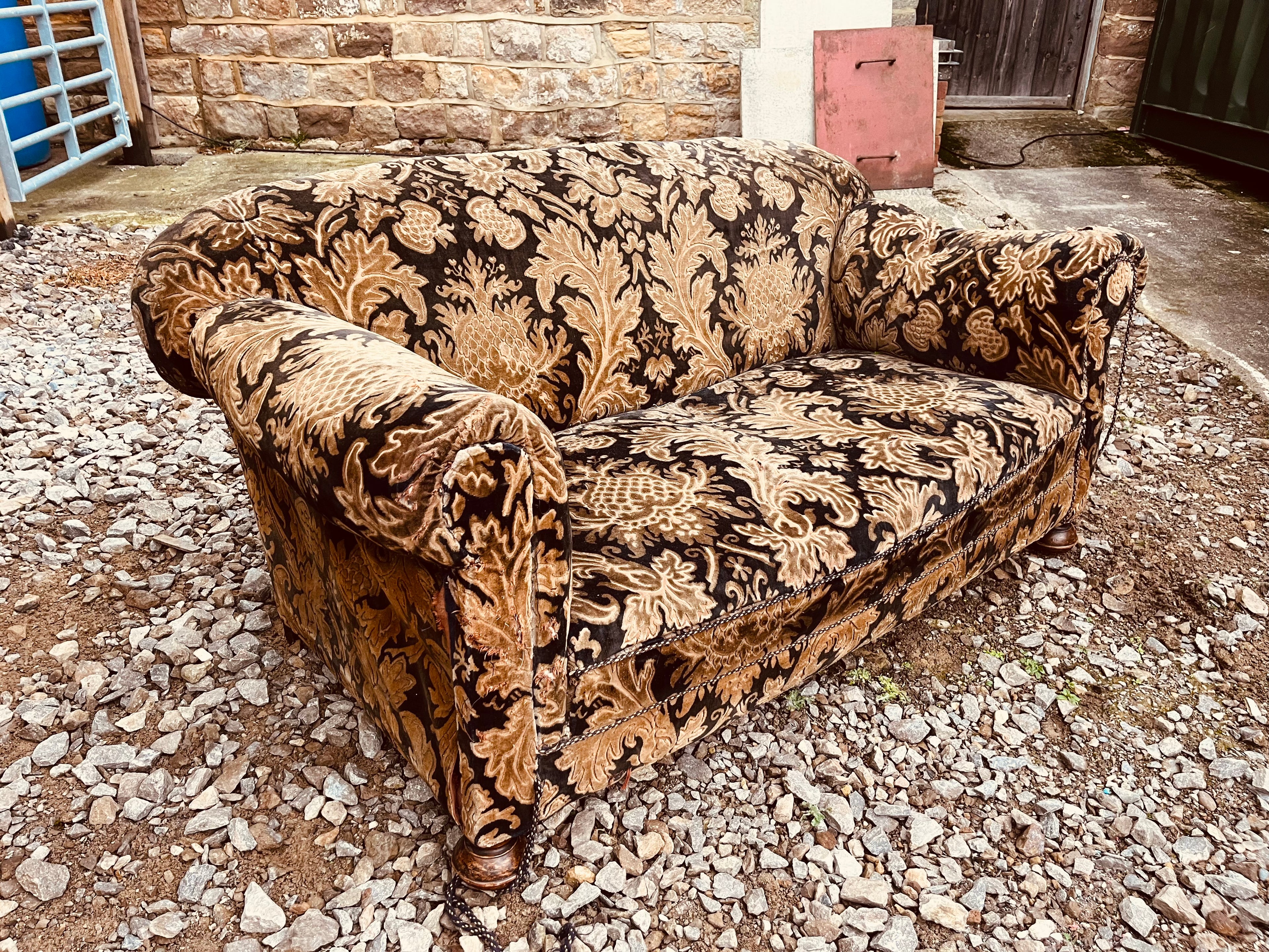 Vintage Sofa & Armchair Set – Velvet Damask Upholstery