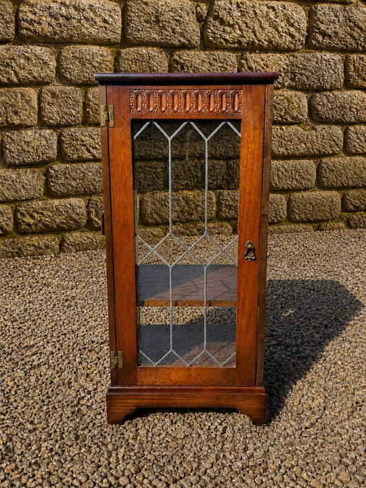 Vintage Oak Display Cabinet with Leaded Glass Door – Jacobean Revival Cupboard (1920s–1940s)