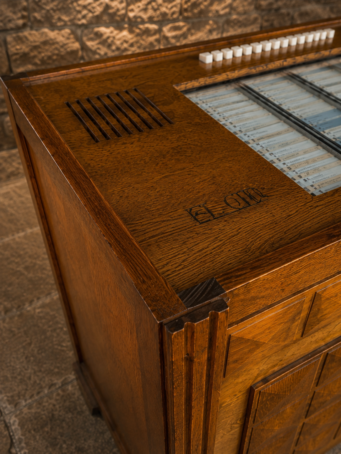 Vintage Art Deco Oak Coin-Operated Jukebox Music Cabinet – c.1930s