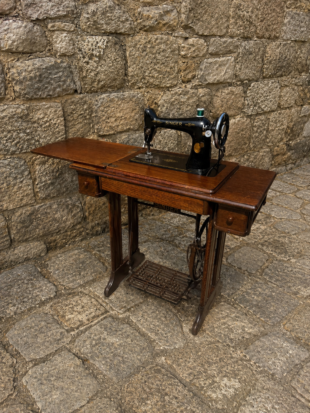 Antique Singer Treadle Sewing Machine in Original Oak Cabinet c.1925–1938