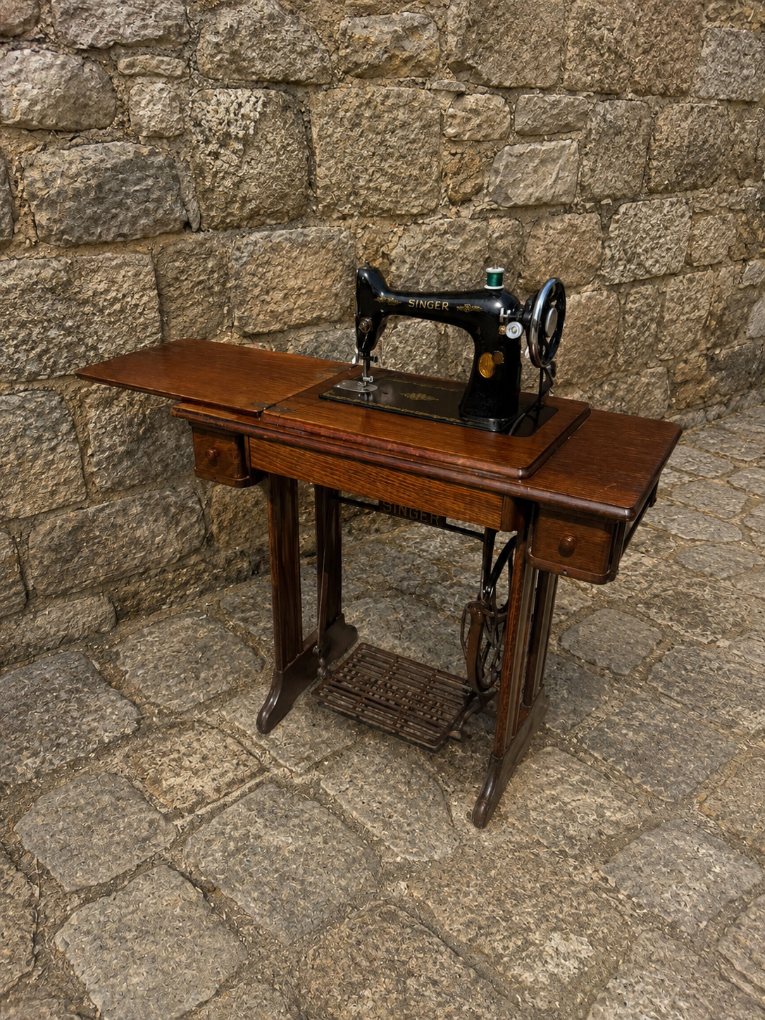 Antique Singer Treadle Sewing Machine in Original Oak Cabinet c.1925–1938
