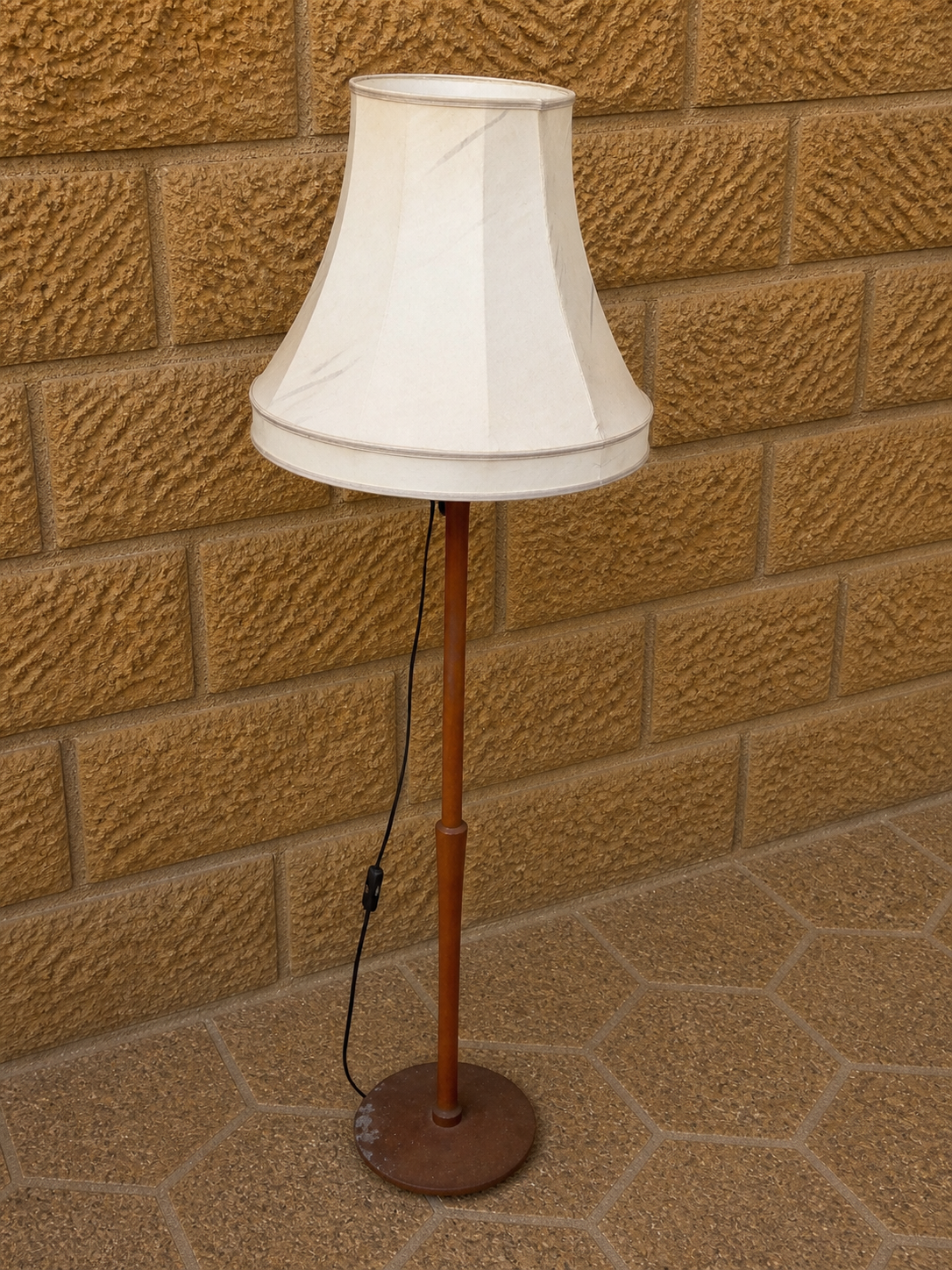 Vintage Wooden Floor Lamp with Shade – Minimalist Mid Century Style Standing Lamp