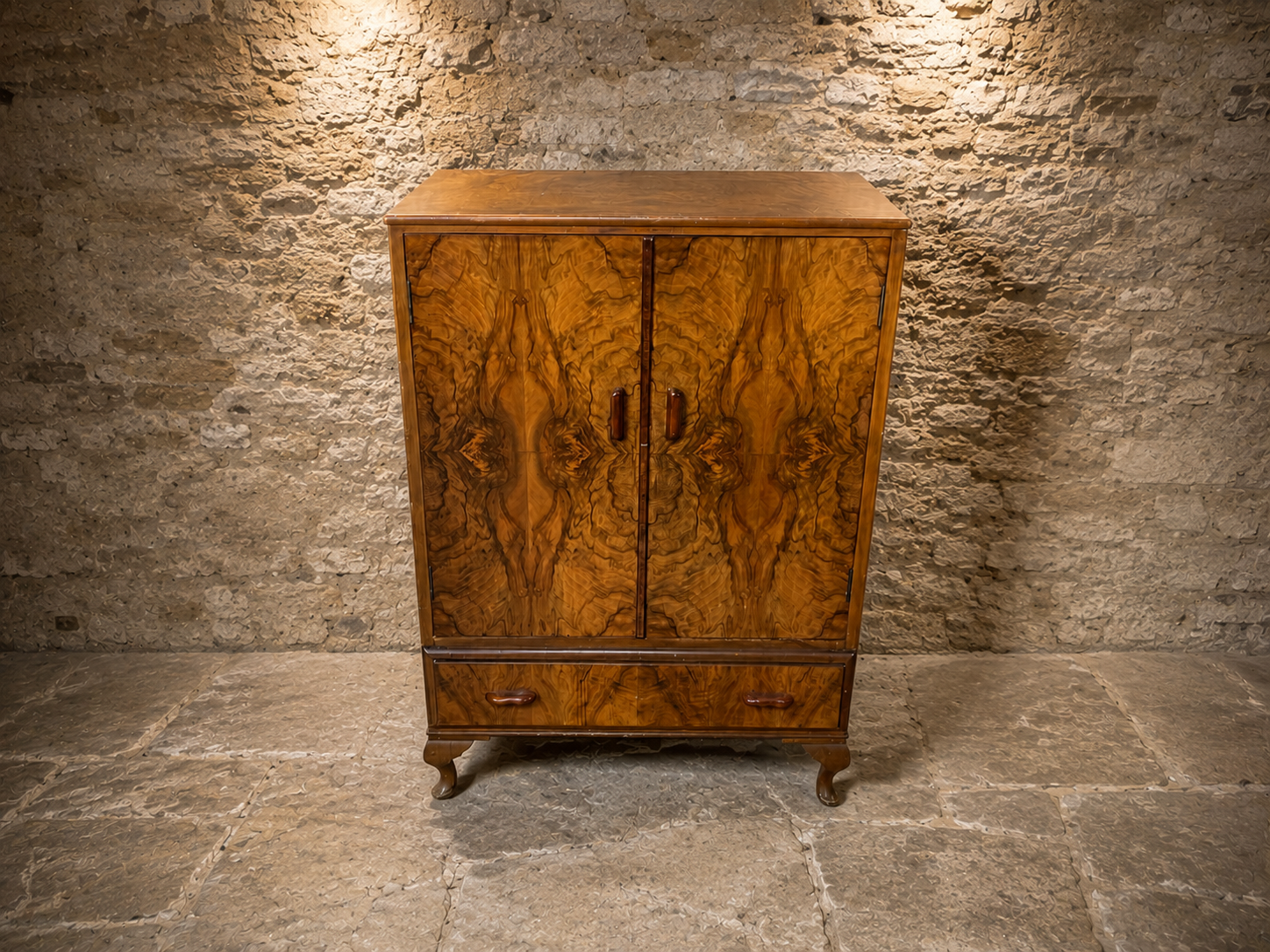 Art Deco Figured Walnut Cabinet | 1930s English Walnut Storage Cabinet | Vintage Drinks Cabinet | Linen Cupboard