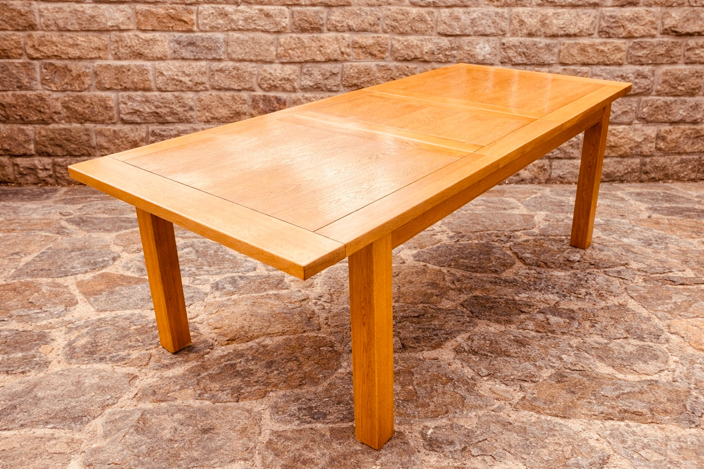 Modern Oak Extending Dining Table – Scandinavian Style Solid Wood Dining Table