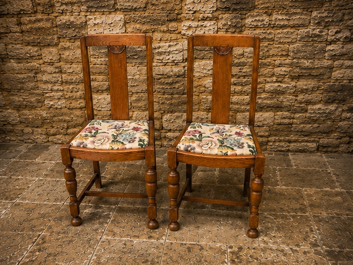 Pair of Vintage Arts & Crafts Oak Dining Chairs – 1920s Rustic English Side Chairs