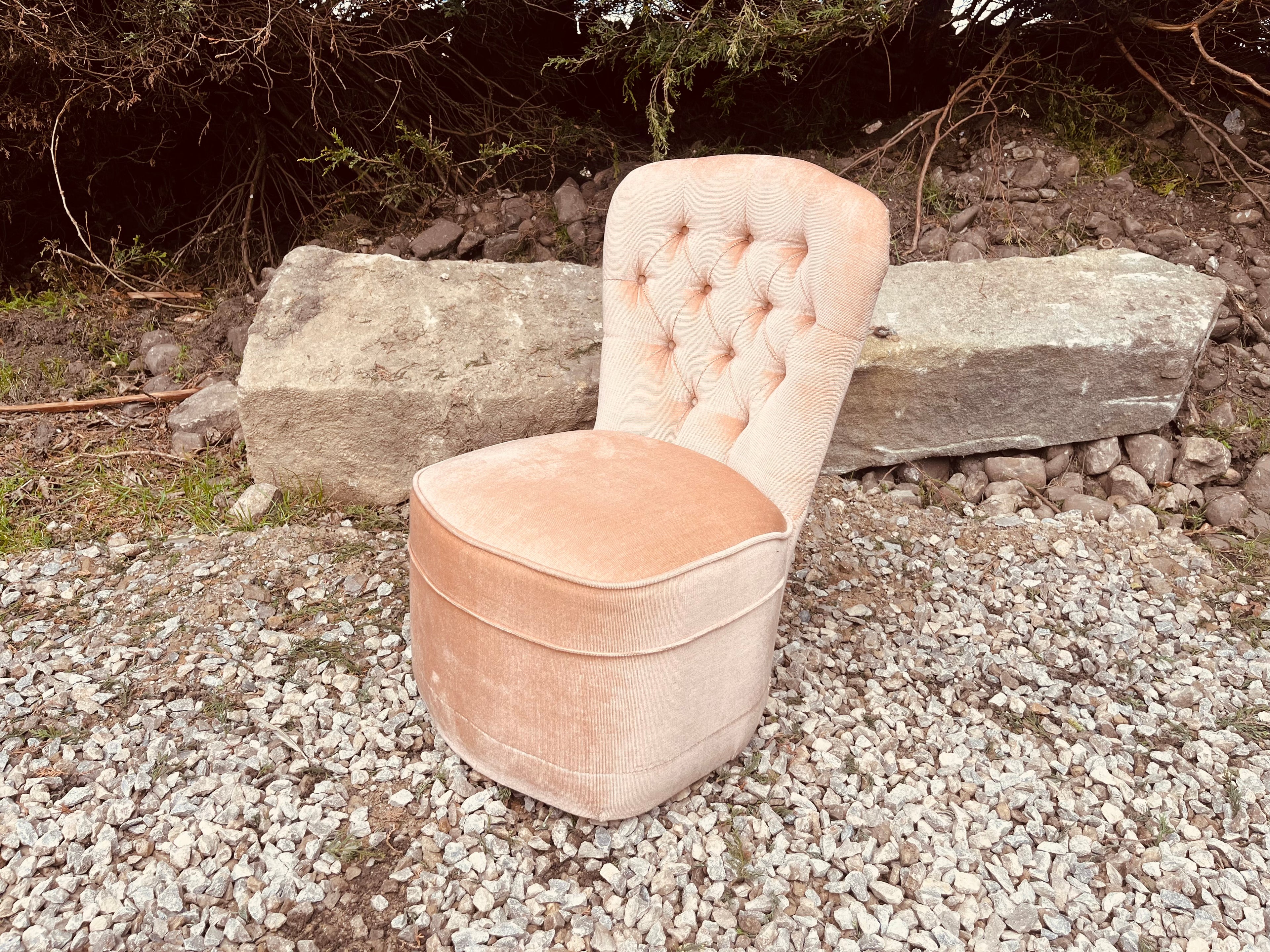 Vintage Peach Velvet Boudoir Chair – Button Back Dressing Table Chair