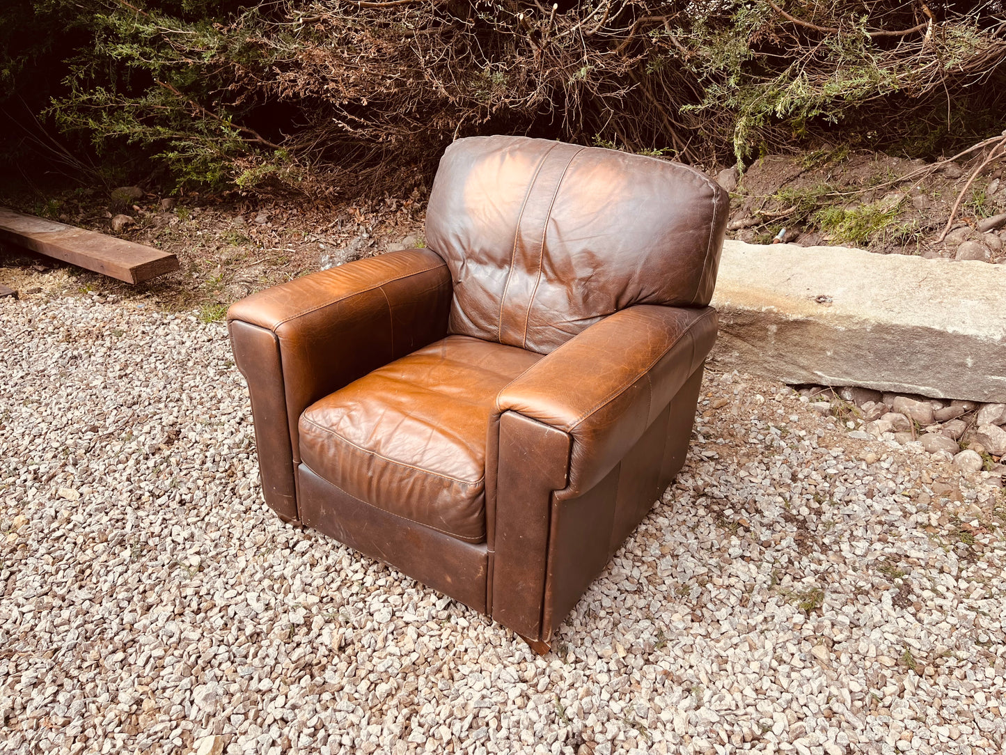 Vintage Brown Leather Club Armchair – Classic Deep Seat Leather Lounge Chair