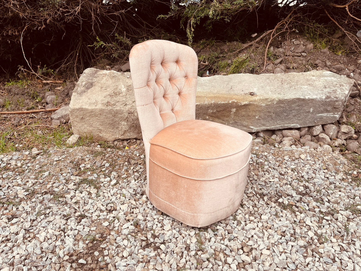 Vintage Peach Velvet Boudoir Chair – Button Back Dressing Table Chair